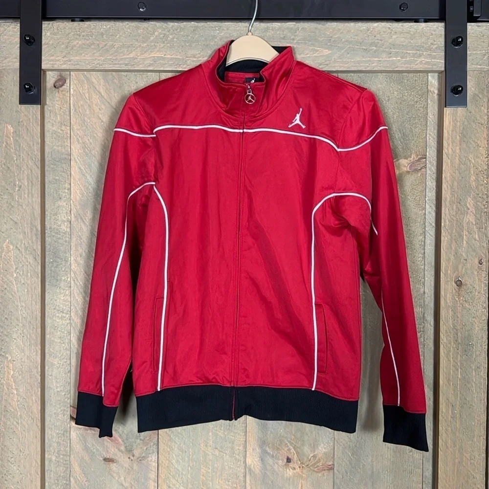 Air Jordan lightweight jacket Red with JumpMan logo size Large (16 / 18)